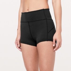 Lululemon In Movement Short, size 6